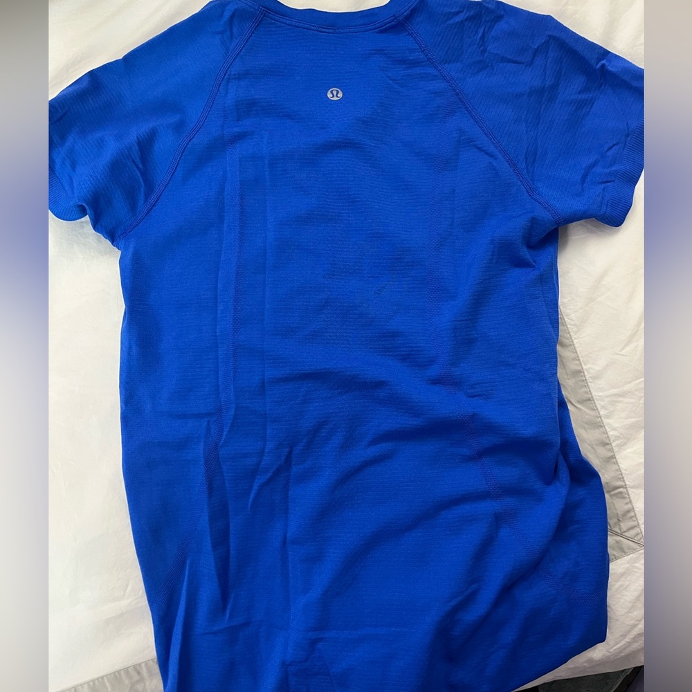 Lululemon Swiftly Tech Short-Sleeve Shirt 2.0
Hip Length